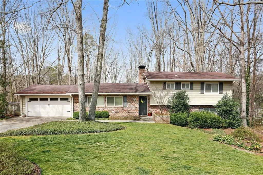 709 Carriage Drive, Atlanta, Georgia 30328, 4 Bedrooms Bedrooms, ,2 BathroomsBathrooms,Residential,Sold,709 Carriage Drive,5666173