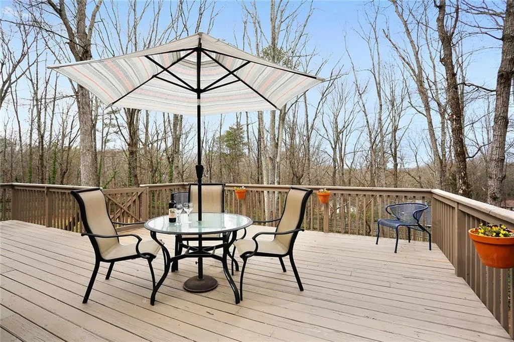 709 Carriage Drive, Atlanta, Georgia 30328, 4 Bedrooms Bedrooms, ,2 BathroomsBathrooms,Residential,Sold,709 Carriage Drive,5666173