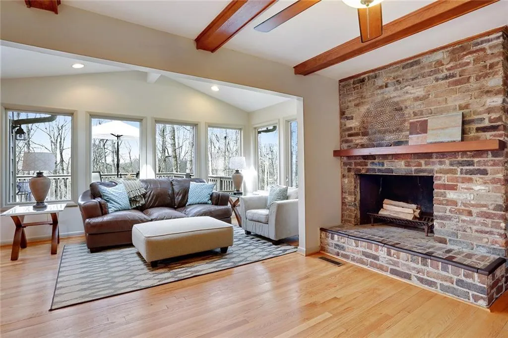 709 Carriage Drive, Atlanta, Georgia 30328, 4 Bedrooms Bedrooms, ,2 BathroomsBathrooms,Residential,Sold,709 Carriage Drive,5666173