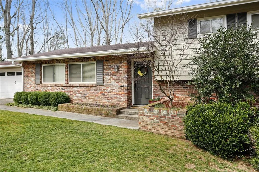 709 Carriage Drive, Atlanta, Georgia 30328, 4 Bedrooms Bedrooms, ,2 BathroomsBathrooms,Residential,Sold,709 Carriage Drive,5666173