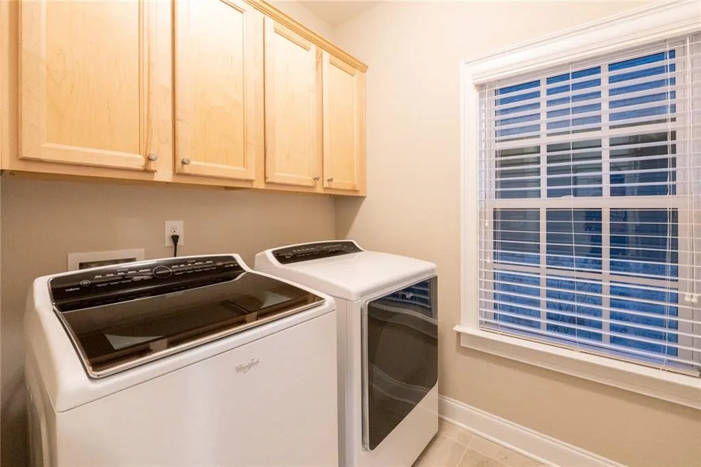 6653 Cadence Boulevard, Sandy Springs, Georgia 30328, 4 Bedrooms Bedrooms, ,4 BathroomsBathrooms,Residential,Sold,6653 Cadence Boulevard,7199857