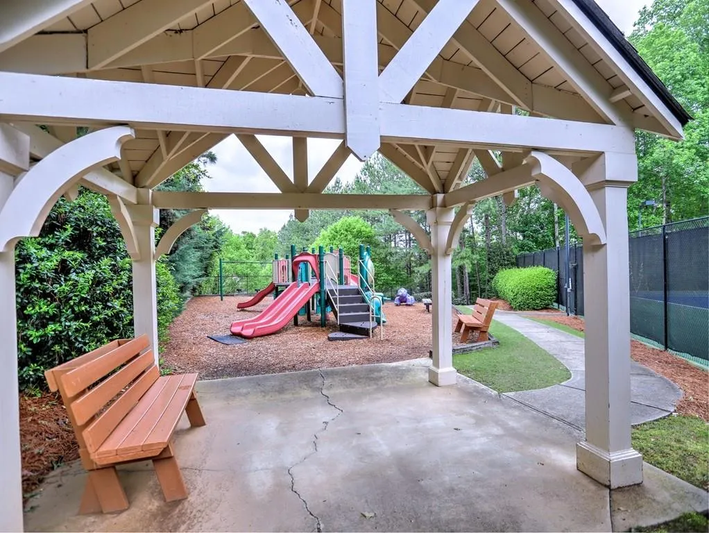 205 Old College Way, Sandy Springs, Georgia 30328, 4 Bedrooms Bedrooms, ,2 BathroomsBathrooms,Residential,Sold,205 Old College Way,6718865