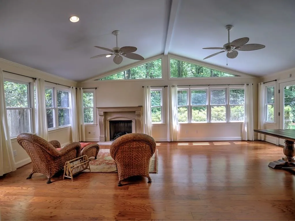 205 Old College Way, Sandy Springs, Georgia 30328, 4 Bedrooms Bedrooms, ,2 BathroomsBathrooms,Residential,Sold,205 Old College Way,6718865