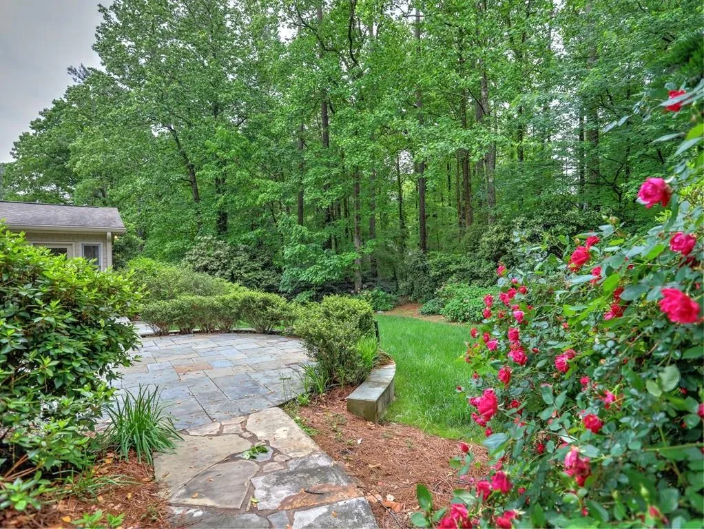 205 Old College Way, Sandy Springs, Georgia 30328, 4 Bedrooms Bedrooms, ,2 BathroomsBathrooms,Residential,Sold,205 Old College Way,6718865