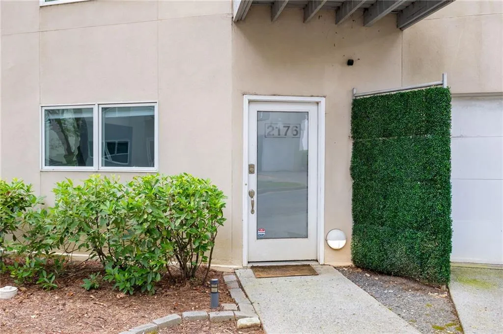 2176 Millennium Way Ne, Atlanta, Georgia 30319, 2 Bedrooms Bedrooms, ,2 BathroomsBathrooms,Residential,For Sale,2176 Millennium Way Ne,7646348