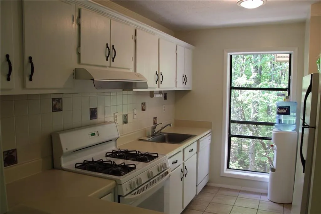 804 Woodcliff Drive Unit 804, Sandy Springs, Georgia 30350, 2 Bedrooms Bedrooms, ,1 BathroomBathrooms,Residential,Sold,804 Woodcliff Drive Unit 804,5674301