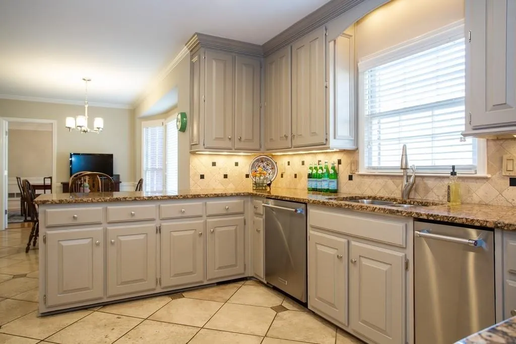7440 Hunters Woods Drive, Sandy Springs, Georgia 30350, 5 Bedrooms Bedrooms, ,4 BathroomsBathrooms,Residential,Sold,7440 Hunters Woods Drive,6677938