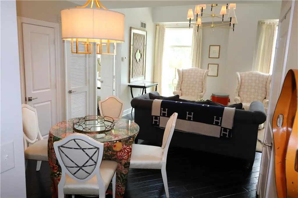 2626 Peachtree Road Nw Unit 401, Atlanta, Georgia 30305, 2 Bedrooms Bedrooms, ,2 BathroomsBathrooms,Residential,Sold,2626 Peachtree Road Nw Unit 401,5730461