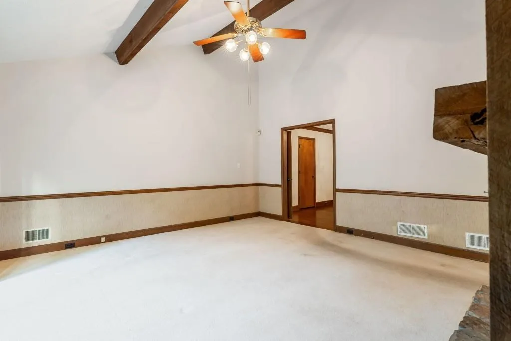 Stunning Beams Highlight 1970s Glam!