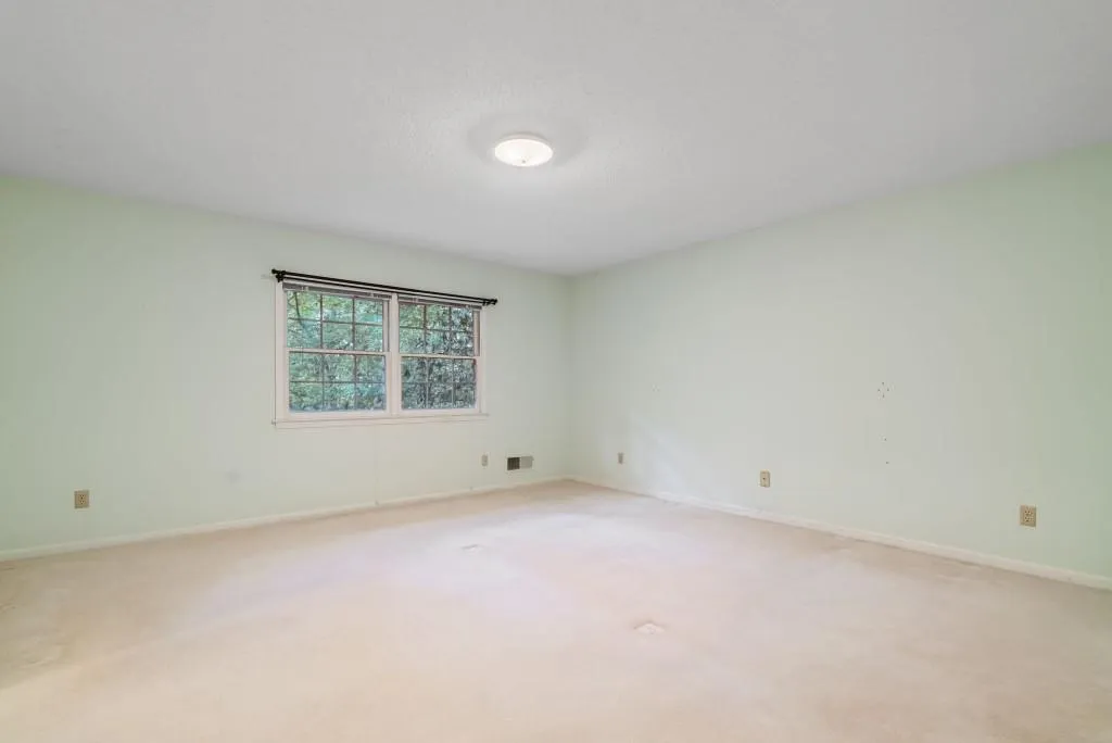 Plenty Of Room For Large Furniture!