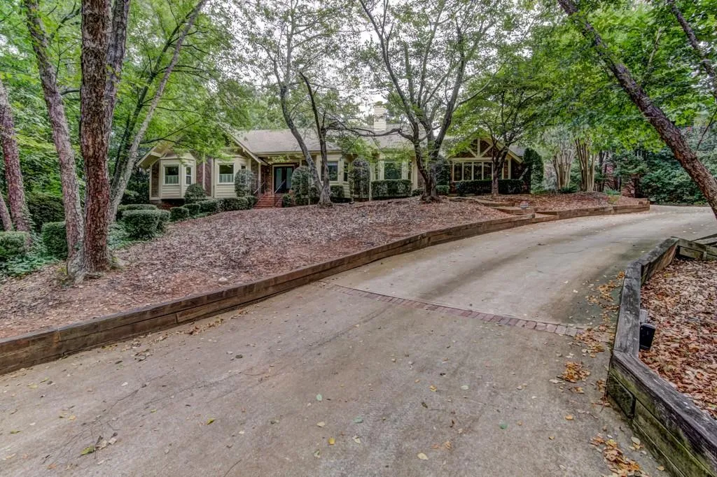 190 Northglenn Court, Sandy Springs, Georgia 30342, 4 Bedrooms Bedrooms, ,4 BathroomsBathrooms,Residential,Sold,190 Northglenn Court,5900970