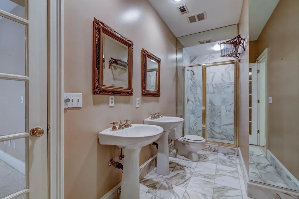 190 Northglenn Court, Sandy Springs, Georgia 30342, 4 Bedrooms Bedrooms, ,4 BathroomsBathrooms,Residential,Sold,190 Northglenn Court,5900970