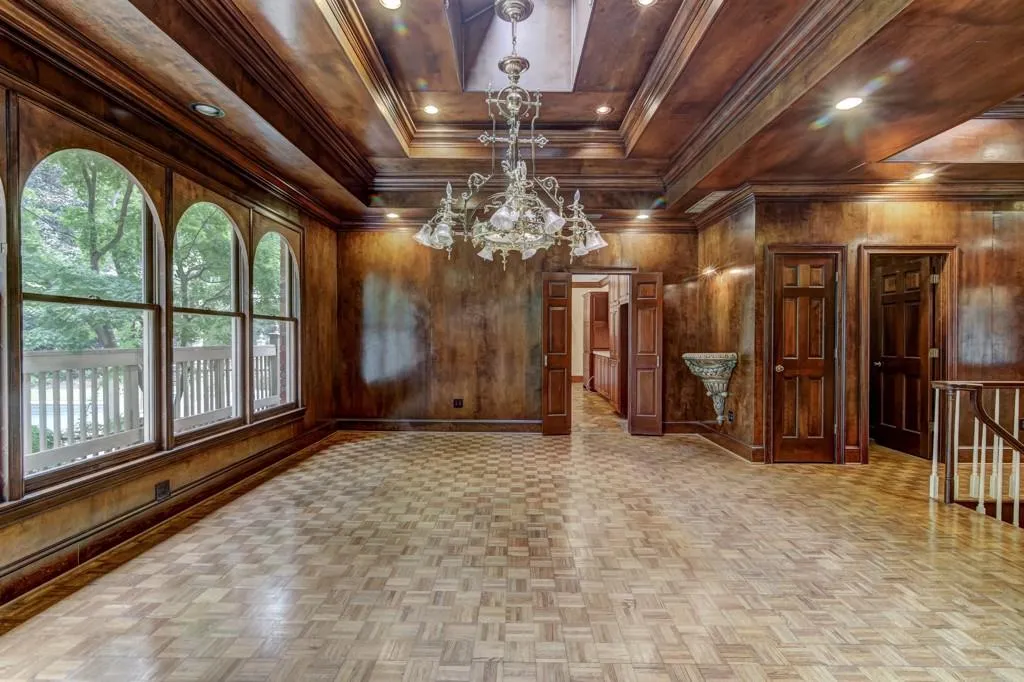 190 Northglenn Court, Sandy Springs, Georgia 30342, 4 Bedrooms Bedrooms, ,4 BathroomsBathrooms,Residential,Sold,190 Northglenn Court,5900970