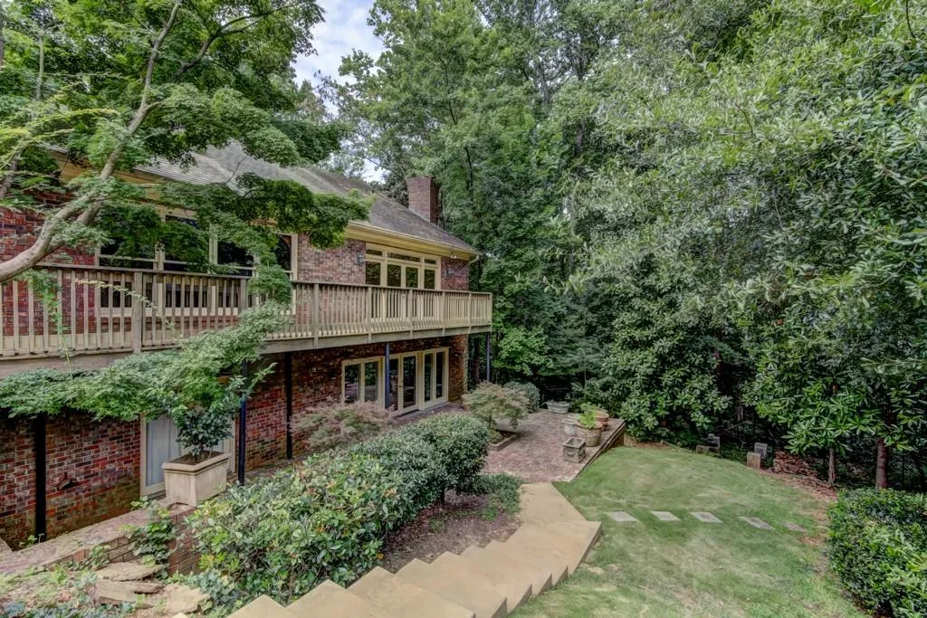 190 Northglenn Court, Sandy Springs, Georgia 30342, 4 Bedrooms Bedrooms, ,4 BathroomsBathrooms,Residential,Sold,190 Northglenn Court,5900970