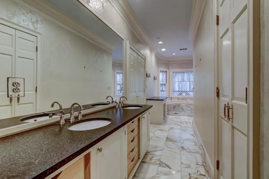 190 Northglenn Court, Sandy Springs, Georgia 30342, 4 Bedrooms Bedrooms, ,4 BathroomsBathrooms,Residential,Sold,190 Northglenn Court,5900970