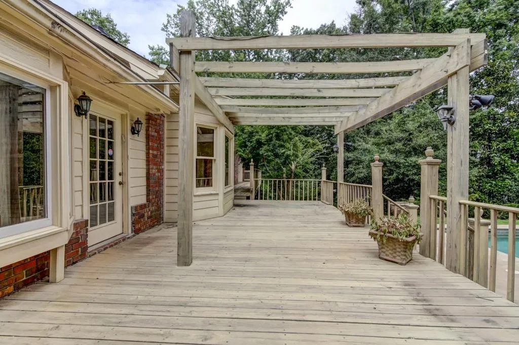 190 Northglenn Court, Sandy Springs, Georgia 30342, 4 Bedrooms Bedrooms, ,4 BathroomsBathrooms,Residential,Sold,190 Northglenn Court,5900970