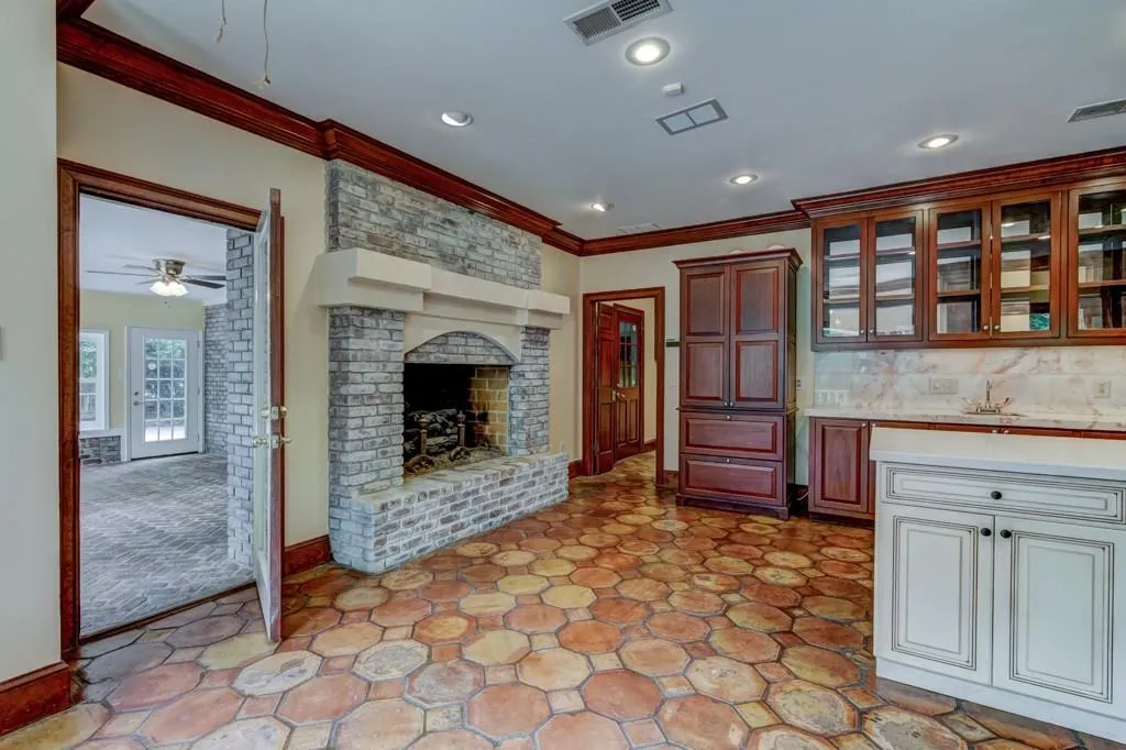 190 Northglenn Court, Sandy Springs, Georgia 30342, 4 Bedrooms Bedrooms, ,4 BathroomsBathrooms,Residential,Sold,190 Northglenn Court,5900970