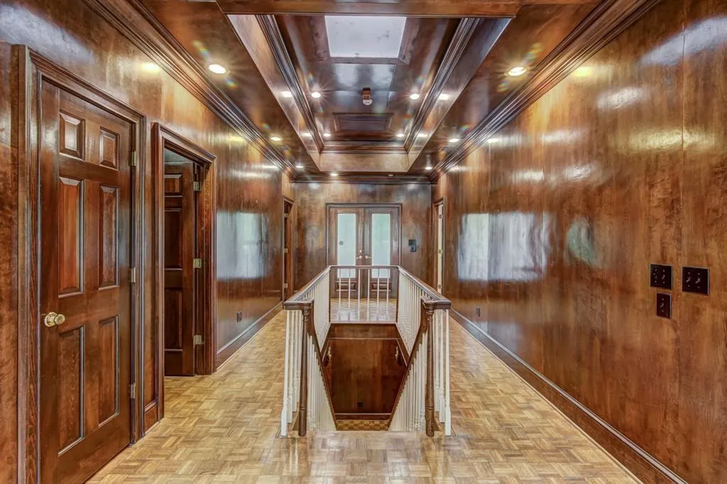 190 Northglenn Court, Sandy Springs, Georgia 30342, 4 Bedrooms Bedrooms, ,4 BathroomsBathrooms,Residential,Sold,190 Northglenn Court,5900970