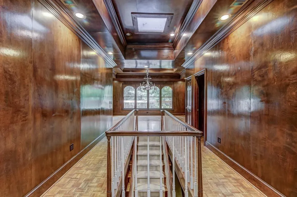 190 Northglenn Court, Sandy Springs, Georgia 30342, 4 Bedrooms Bedrooms, ,4 BathroomsBathrooms,Residential,Sold,190 Northglenn Court,5900970