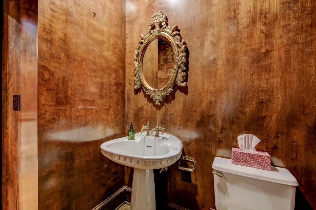 190 Northglenn Court, Sandy Springs, Georgia 30342, 4 Bedrooms Bedrooms, ,4 BathroomsBathrooms,Residential,Sold,190 Northglenn Court,5900970