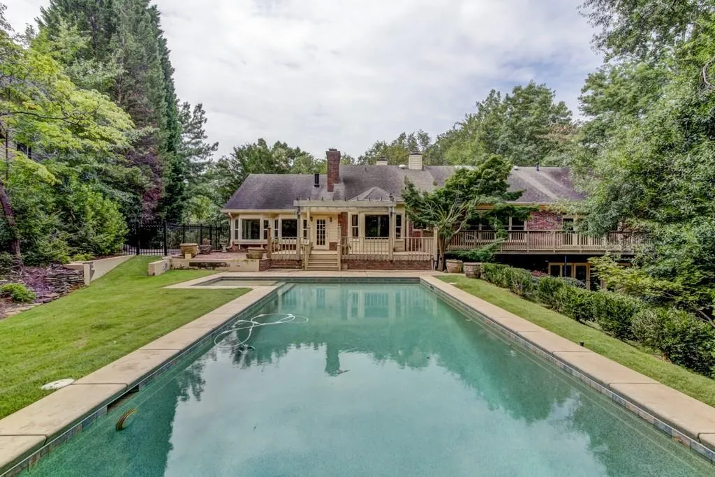 190 Northglenn Court, Sandy Springs, Georgia 30342, 4 Bedrooms Bedrooms, ,4 BathroomsBathrooms,Residential,Sold,190 Northglenn Court,5900970