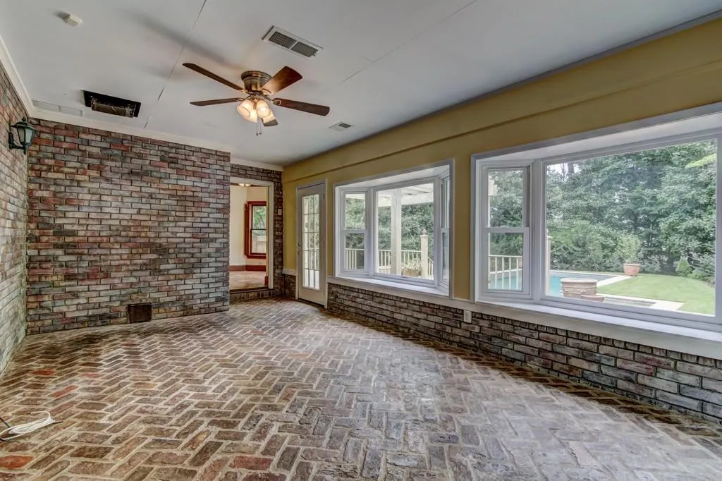 190 Northglenn Court, Sandy Springs, Georgia 30342, 4 Bedrooms Bedrooms, ,4 BathroomsBathrooms,Residential,Sold,190 Northglenn Court,5900970