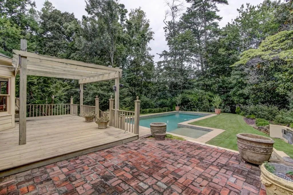 190 Northglenn Court, Sandy Springs, Georgia 30342, 4 Bedrooms Bedrooms, ,4 BathroomsBathrooms,Residential,Sold,190 Northglenn Court,5900970