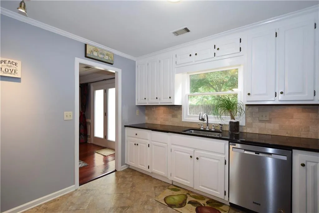 230 Towergate Place, Sandy Springs, Georgia 30350, 3 Bedrooms Bedrooms, ,2 BathroomsBathrooms,Residential,Sold,230 Towergate Place,6924223