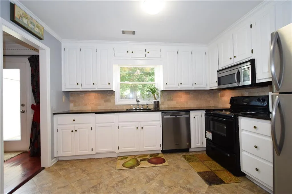 230 Towergate Place, Sandy Springs, Georgia 30350, 3 Bedrooms Bedrooms, ,2 BathroomsBathrooms,Residential,Sold,230 Towergate Place,6924223