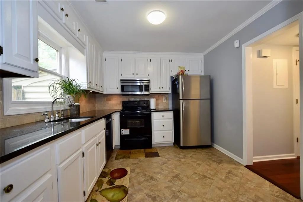 230 Towergate Place, Sandy Springs, Georgia 30350, 3 Bedrooms Bedrooms, ,2 BathroomsBathrooms,Residential,Sold,230 Towergate Place,6924223