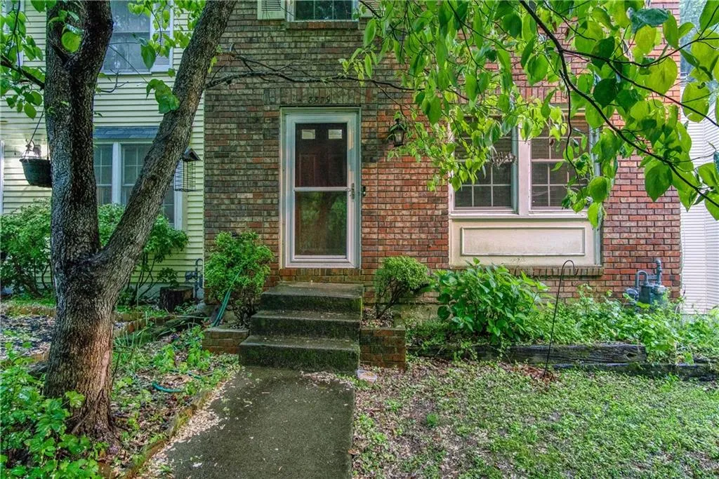 8879 Roberts Drive, Atlanta, Georgia 30350, 2 Bedrooms Bedrooms, ,3 BathroomsBathrooms,Residential,Sold,8879 Roberts Drive,6872441