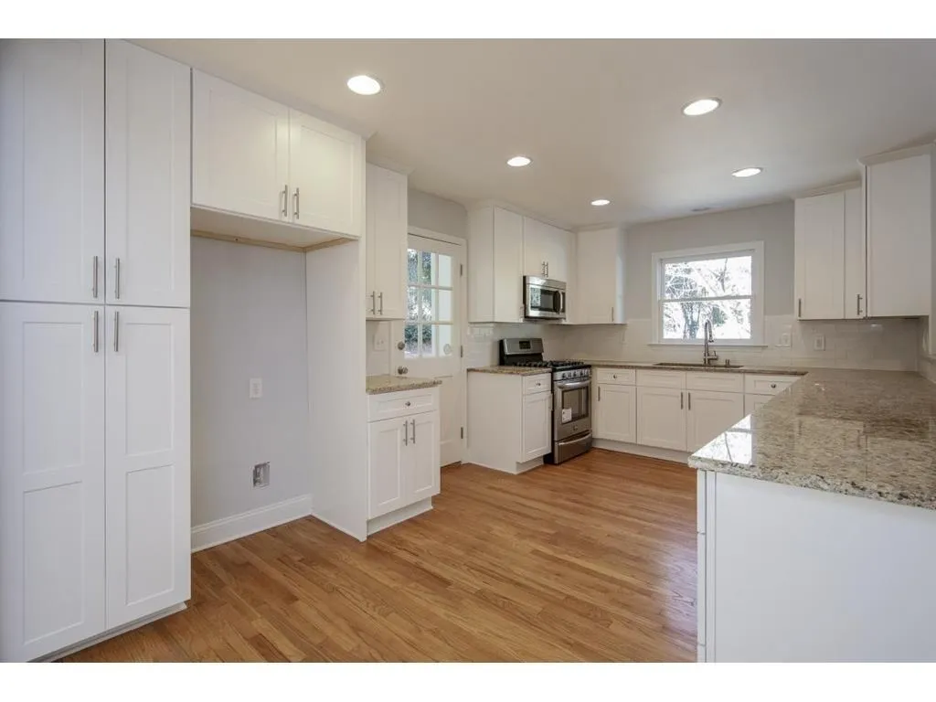 305 River Valley Road, Sandy Springs, Georgia 30328, 4 Bedrooms Bedrooms, ,3 BathroomsBathrooms,Residential,Sold,305 River Valley Road,5757454