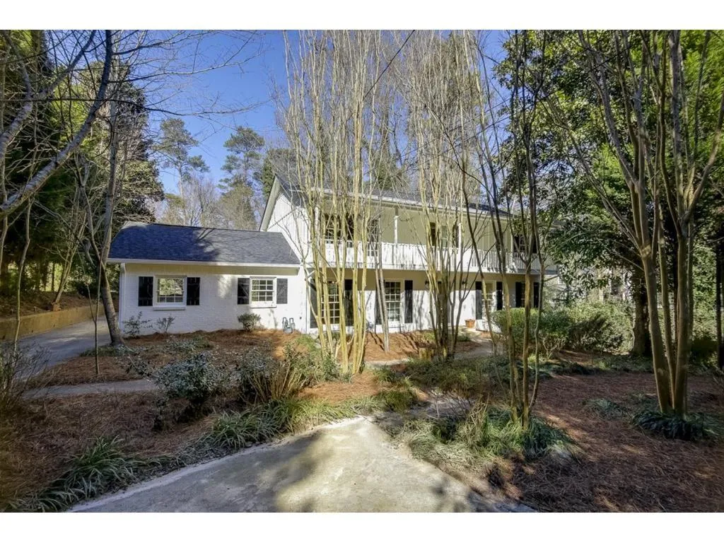 305 River Valley Road, Sandy Springs, Georgia 30328, 4 Bedrooms Bedrooms, ,3 BathroomsBathrooms,Residential,Sold,305 River Valley Road,5757454