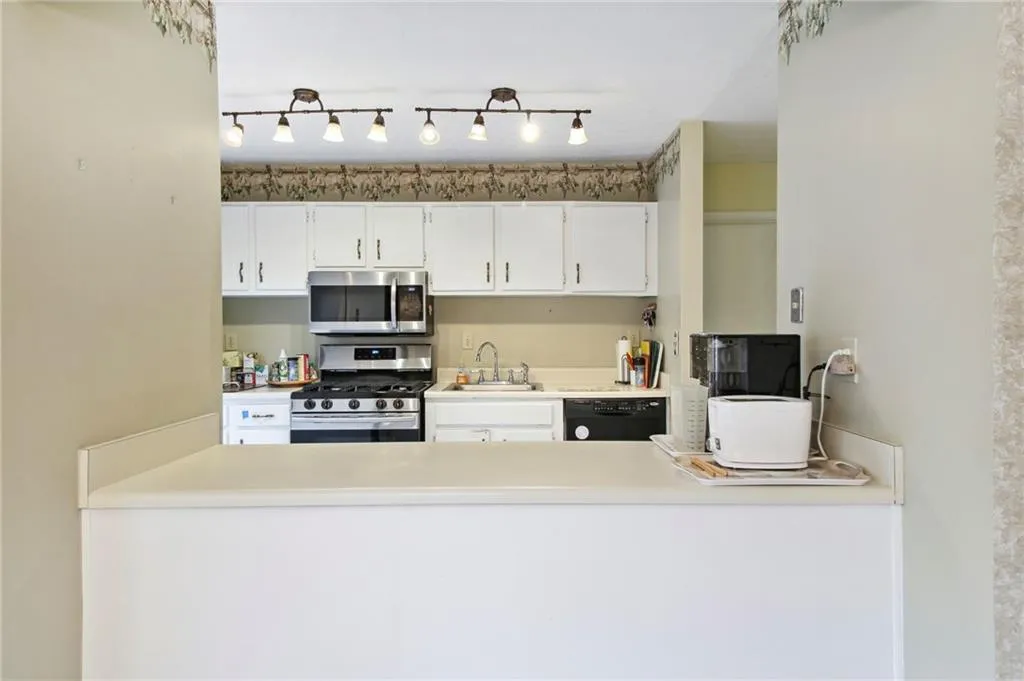 601 Woodcliff Drive, Sandy Springs, Georgia 30350, 2 Bedrooms Bedrooms, ,2 BathroomsBathrooms,Residential,Sold,601 Woodcliff Drive,7254463