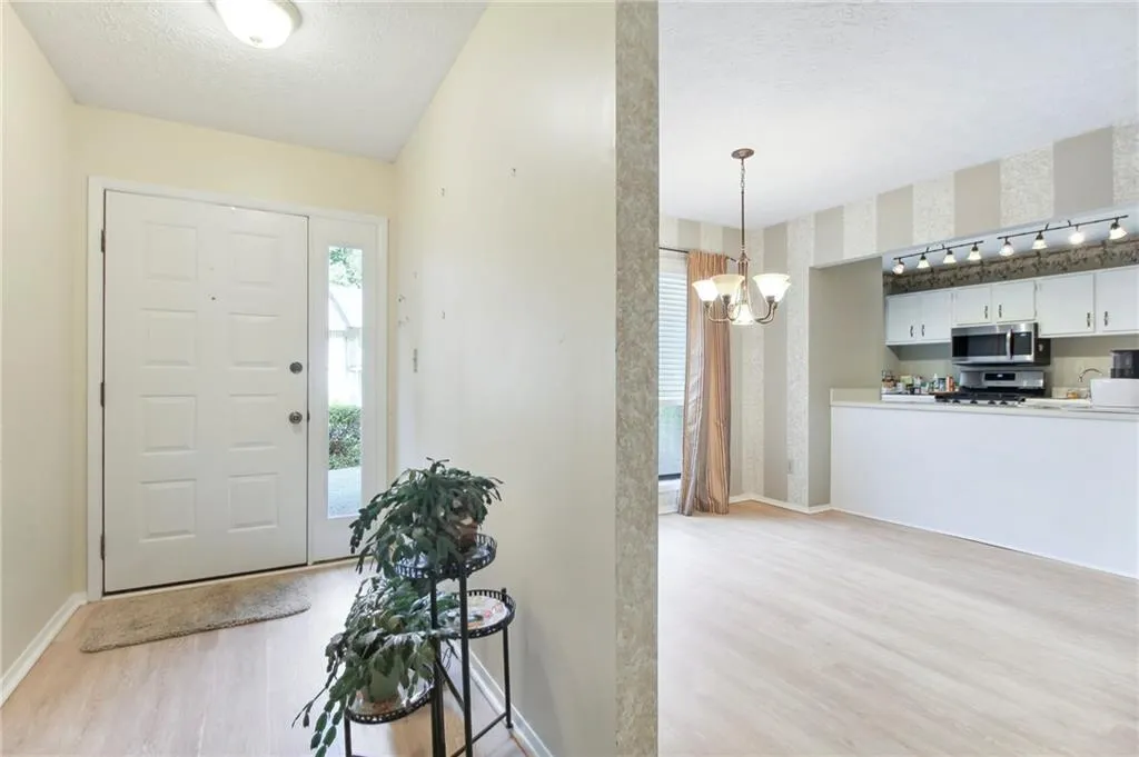 601 Woodcliff Drive, Sandy Springs, Georgia 30350, 2 Bedrooms Bedrooms, ,2 BathroomsBathrooms,Residential,Sold,601 Woodcliff Drive,7254463