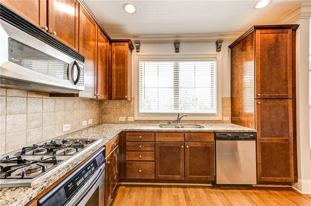 232 Le Gran Bend, Sandy Springs, Georgia 30328, 2 Bedrooms Bedrooms, ,2 BathroomsBathrooms,Residential,Sold,232 Le Gran Bend,6937552