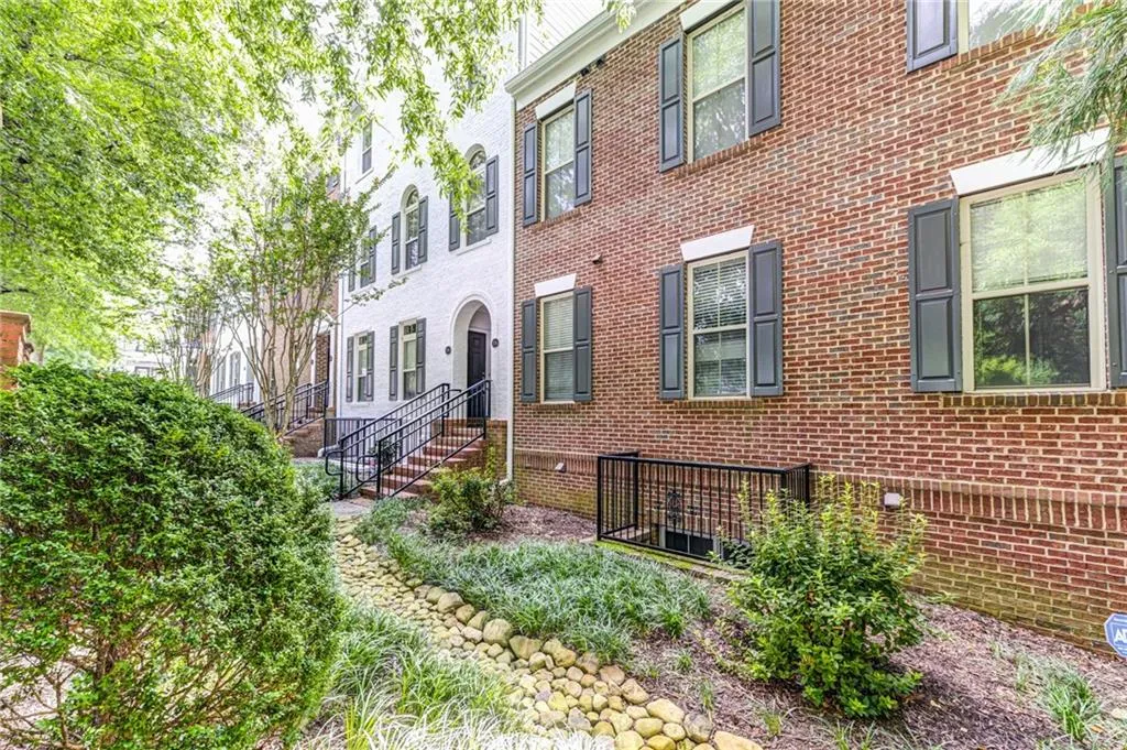 232 Le Gran Bend, Sandy Springs, Georgia 30328, 2 Bedrooms Bedrooms, ,2 BathroomsBathrooms,Residential,Sold,232 Le Gran Bend,6937552