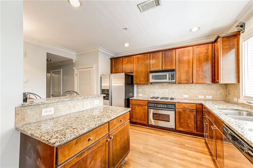 232 Le Gran Bend, Sandy Springs, Georgia 30328, 2 Bedrooms Bedrooms, ,2 BathroomsBathrooms,Residential,Sold,232 Le Gran Bend,6937552