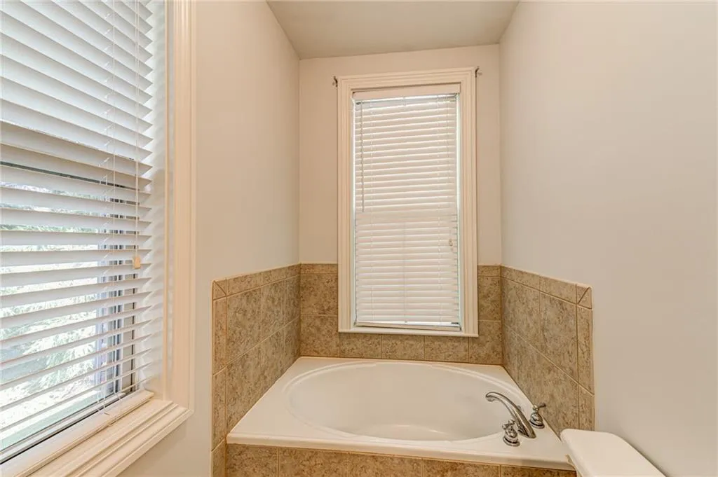 232 Le Gran Bend, Sandy Springs, Georgia 30328, 2 Bedrooms Bedrooms, ,2 BathroomsBathrooms,Residential,Sold,232 Le Gran Bend,6937552