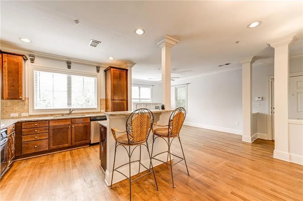 232 Le Gran Bend, Sandy Springs, Georgia 30328, 2 Bedrooms Bedrooms, ,2 BathroomsBathrooms,Residential,Sold,232 Le Gran Bend,6937552