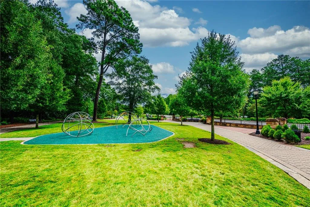 232 Le Gran Bend, Sandy Springs, Georgia 30328, 2 Bedrooms Bedrooms, ,2 BathroomsBathrooms,Residential,Sold,232 Le Gran Bend,6937552