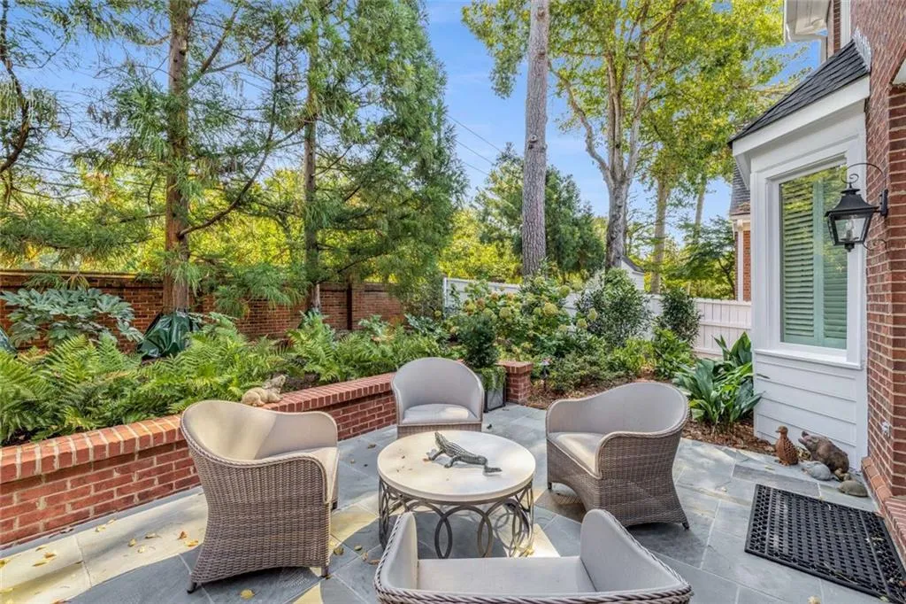 2128 Village Point Ne, Brookhaven, Georgia 30319, 3 Bedrooms Bedrooms, ,2 BathroomsBathrooms,Residential,For Sale,2128 Village Point Ne,7670577