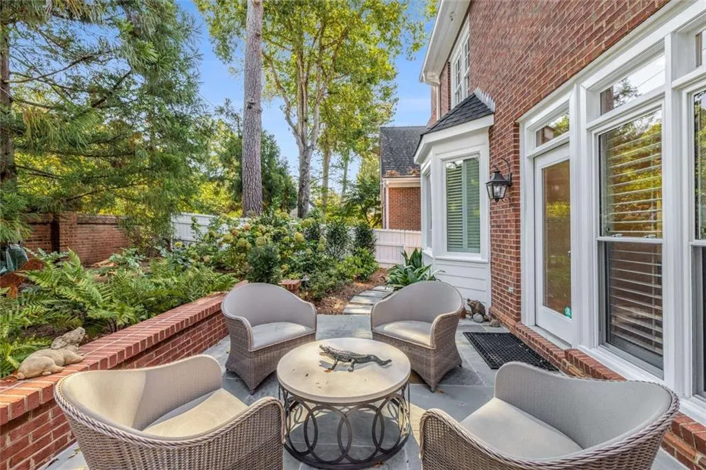 2128 Village Point Ne, Brookhaven, Georgia 30319, 3 Bedrooms Bedrooms, ,2 BathroomsBathrooms,Residential,For Sale,2128 Village Point Ne,7670577