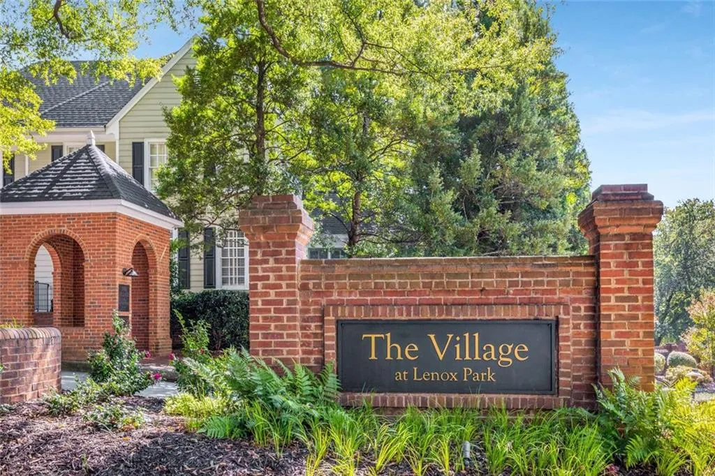 2128 Village Point Ne, Brookhaven, Georgia 30319, 3 Bedrooms Bedrooms, ,2 BathroomsBathrooms,Residential,For Sale,2128 Village Point Ne,7670577