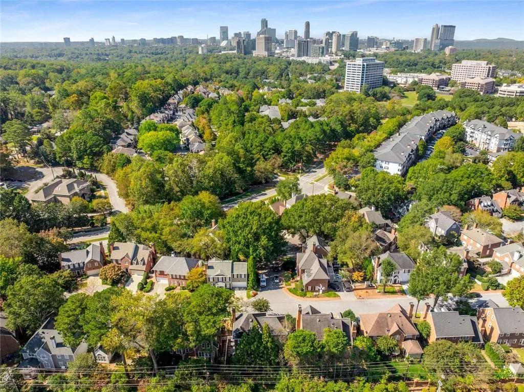 2128 Village Point Ne, Brookhaven, Georgia 30319, 3 Bedrooms Bedrooms, ,2 BathroomsBathrooms,Residential,For Sale,2128 Village Point Ne,7670577