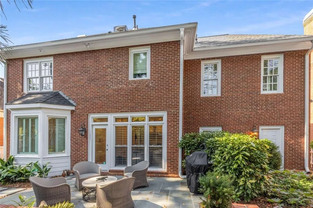 2128 Village Point Ne, Brookhaven, Georgia 30319, 3 Bedrooms Bedrooms, ,2 BathroomsBathrooms,Residential,For Sale,2128 Village Point Ne,7670577