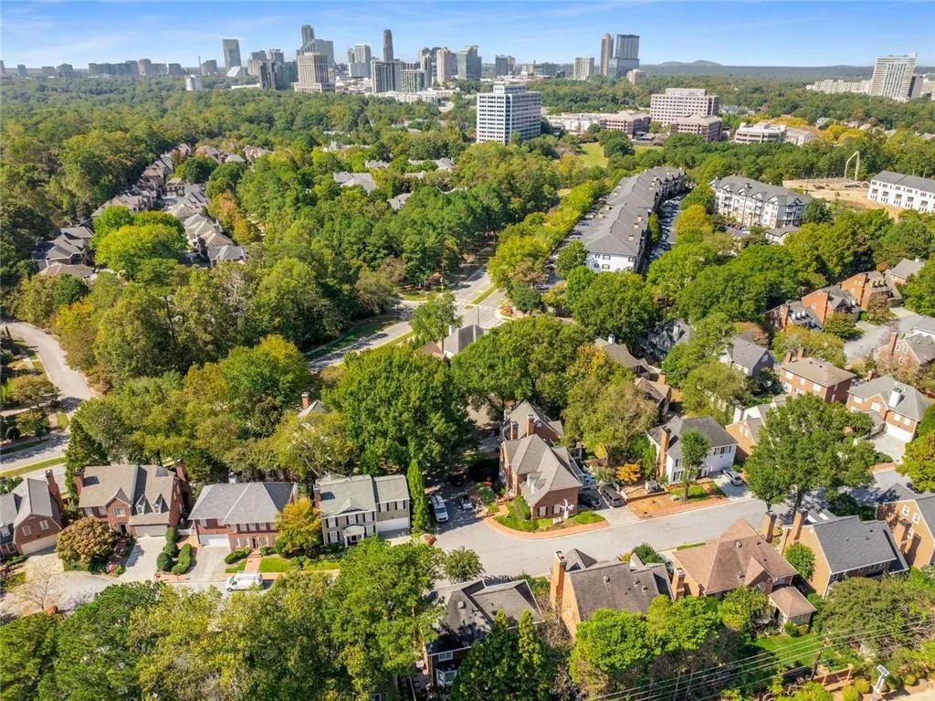 2128 Village Point Ne, Brookhaven, Georgia 30319, 3 Bedrooms Bedrooms, ,2 BathroomsBathrooms,Residential,For Sale,2128 Village Point Ne,7670577