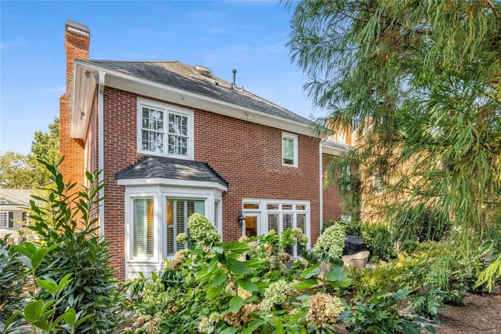 2128 Village Point Ne, Brookhaven, Georgia 30319, 3 Bedrooms Bedrooms, ,2 BathroomsBathrooms,Residential,For Sale,2128 Village Point Ne,7670577