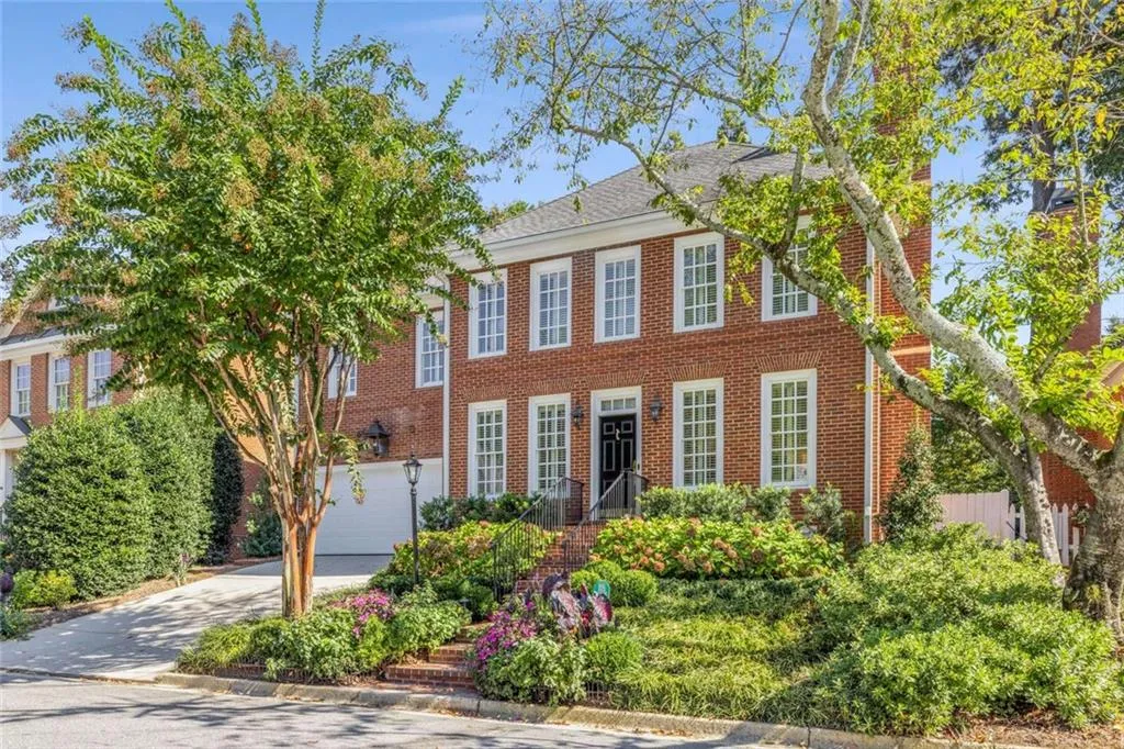 2128 Village Point Ne, Brookhaven, Georgia 30319, 3 Bedrooms Bedrooms, ,2 BathroomsBathrooms,Residential,For Sale,2128 Village Point Ne,7670577