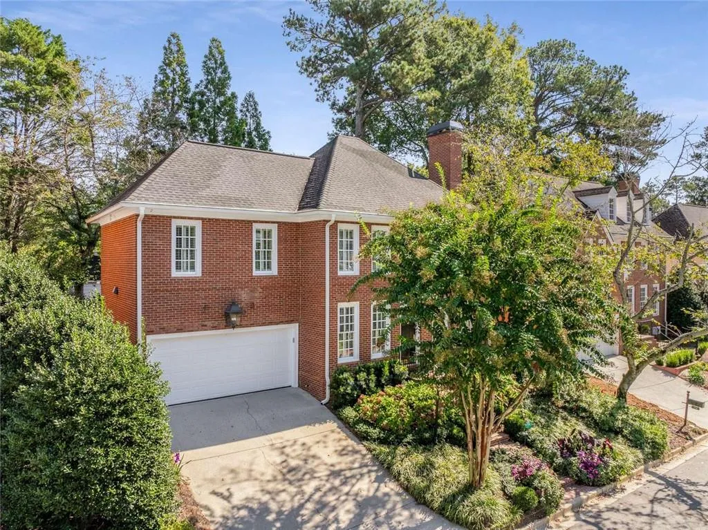 2128 Village Point Ne, Brookhaven, Georgia 30319, 3 Bedrooms Bedrooms, ,2 BathroomsBathrooms,Residential,For Sale,2128 Village Point Ne,7670577